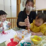 「えのぐ」ひよこぐみ　(０歳児)