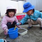 「園庭あそび」りすぐみ (１歳児)