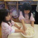 「小麦粉粘土」わくわくぐみ (3.4.5歳児)